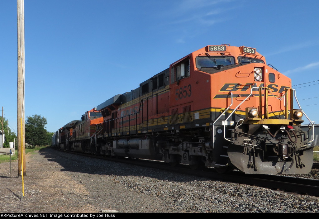 BNSF 5853 East